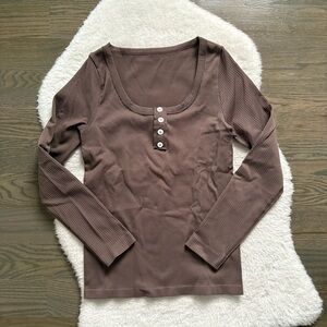 OQQ tea leaf fixed button long sleeve ribbed top